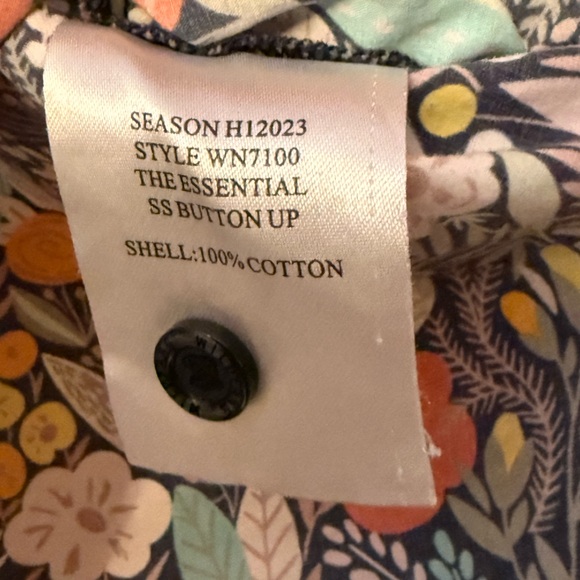 Wildfang Essential Button Up Multicolor Floral - Picture 7 of 8